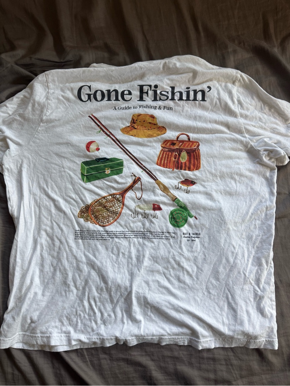 Vintage style Old Navy “gone fishing” graphic tee white oversized XXL B&T